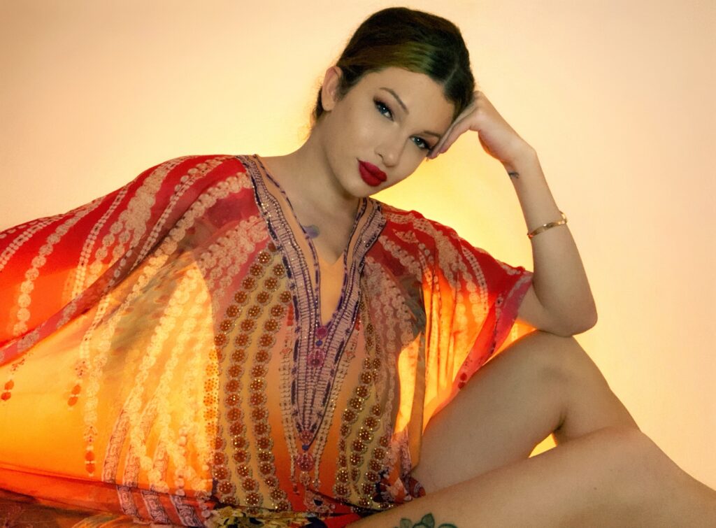 Model Jolene Dawson reveals why married men are obsessed with her - including one who paid £1,500 just to talk. Discover how she handles the attention and cash.