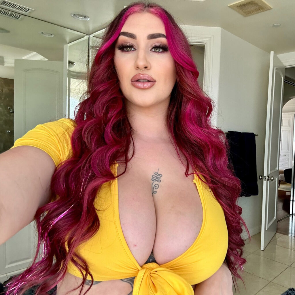 Model Avalon Mira from Colorado goes viral with her festive chest dance synced to Christmas music, delighting fans who call her muscle control impressive and unique.