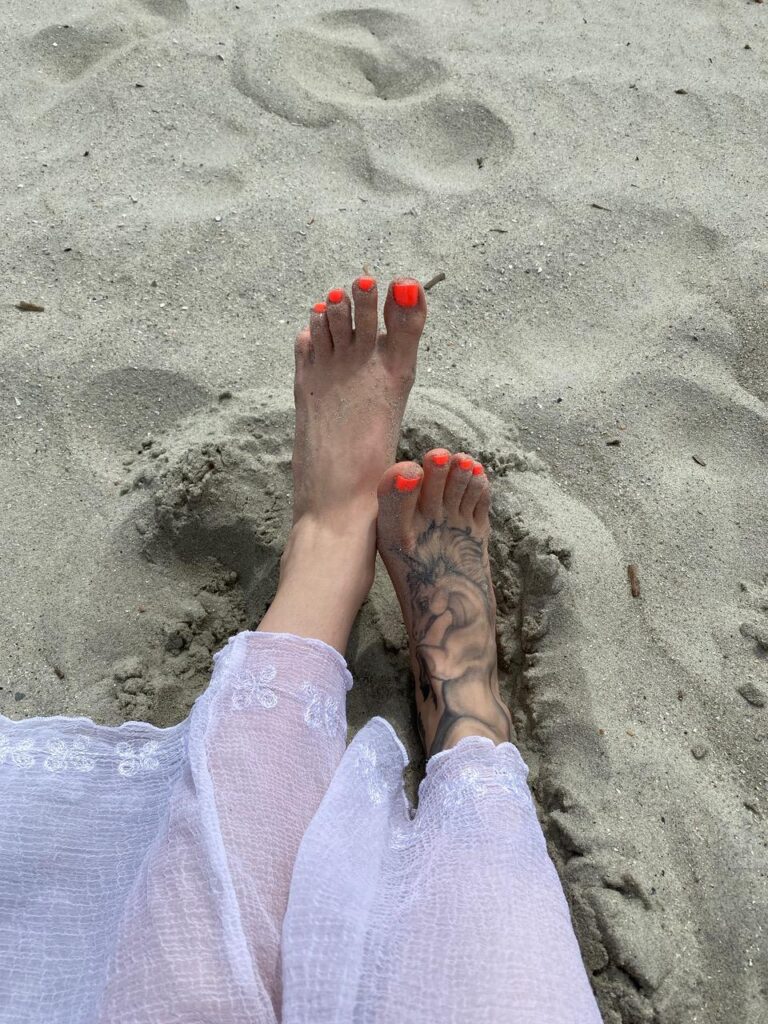 Rebekka Blue's feet - NudeNewz