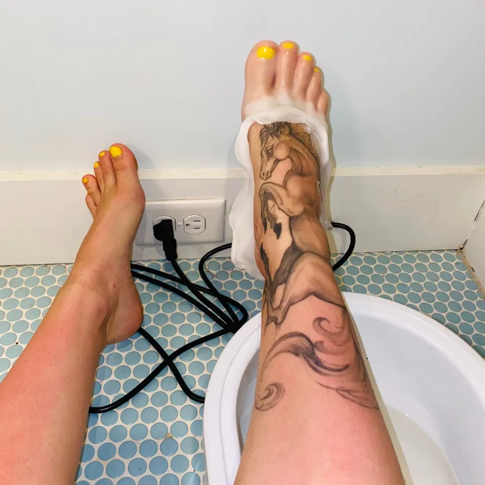 Rebekka Blue's feet - NudeNewz
