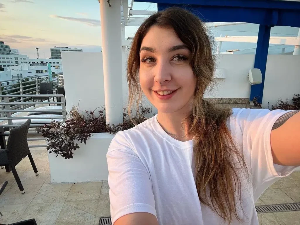 Onlyfans model Sarah Button posing for a photo