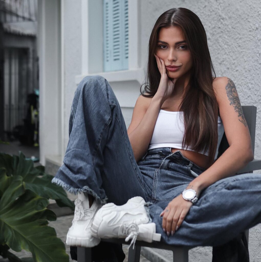 Brazilian influencer Fernanda Campos, linked to Neymar, wins Brazil’s most beautiful vagina contest with over 65,000 votes and reveals her beauty secrets and future plans.