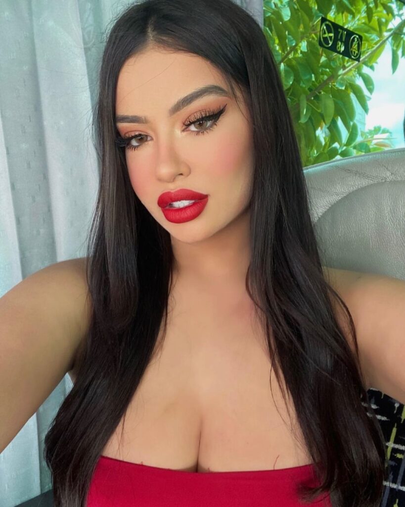 Onlyfans model Julia Medeiros posing for a photo - NudeNewz