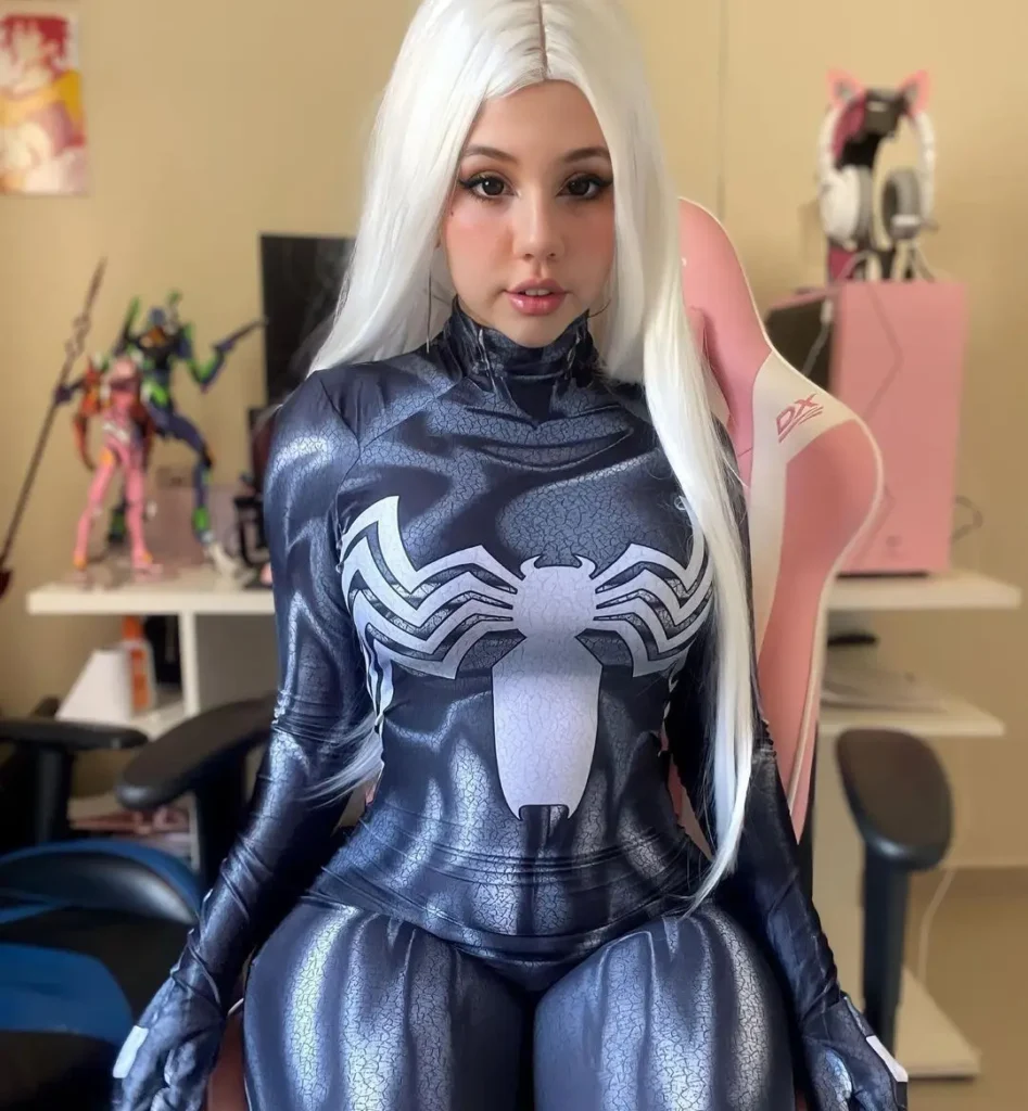 Kine-Chan dressed as Venom - NudeNewz