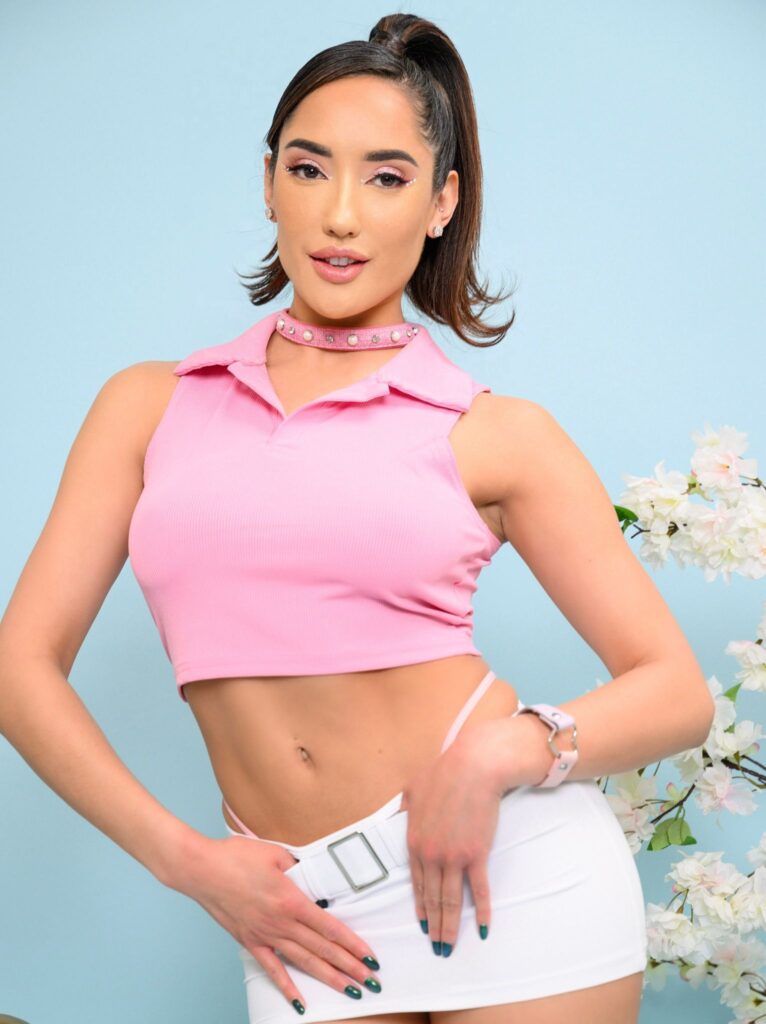 Model Chloe Amour warns women to avoid dating overly attractive men, saying they’re often manipulative, selfish and untrustworthy despite their charm and good looks.