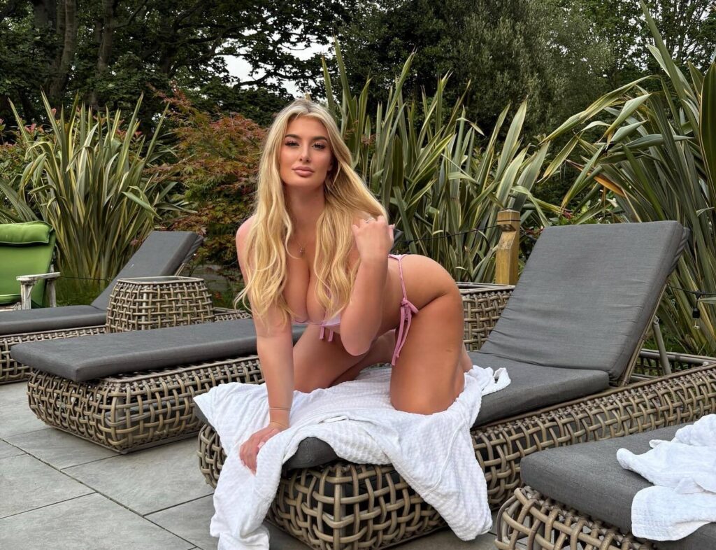 Content creator Sophia Isabella Smith goes from minimum wage retail to 70000 pounds a month on OnlyFans and says sobriety transformed her life career and mental clarity in the adult industry.