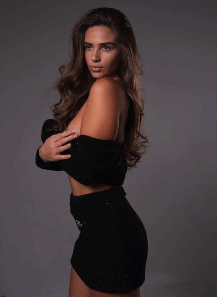 OnlyFans model Savanna Cannon posing for a photo